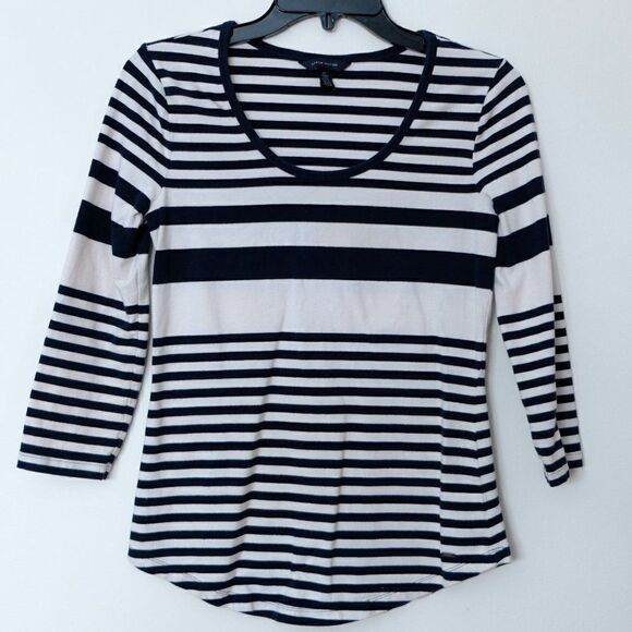 Tommy Hilfiger striped top 3/4 sleeve - Picture 2 of 5